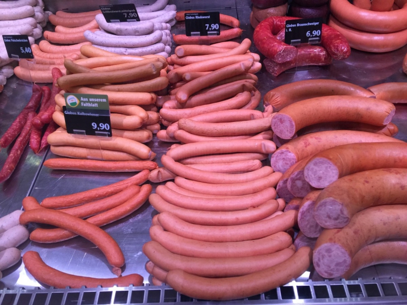 charcuterie-LE TIGNET-min_sausages_meat_butchery-1069321